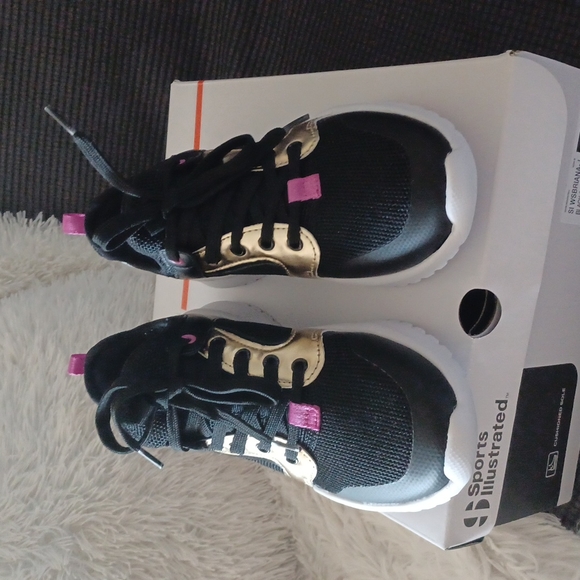 Sport Illustrated Shoes - Picture 3 of 7